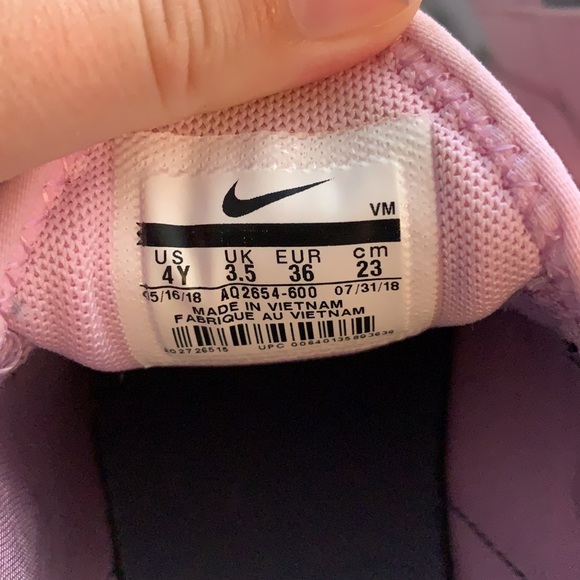 Nike Air Max 270s Size 4 KIDS - Picture 10 of 12